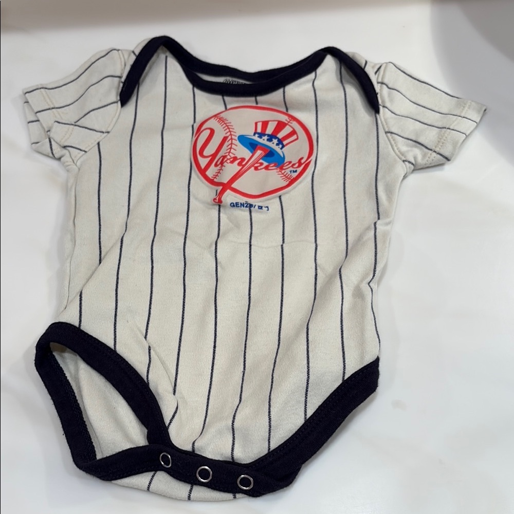 New York Yankees Bodysuit with Pinstripes Size-6-9 months
